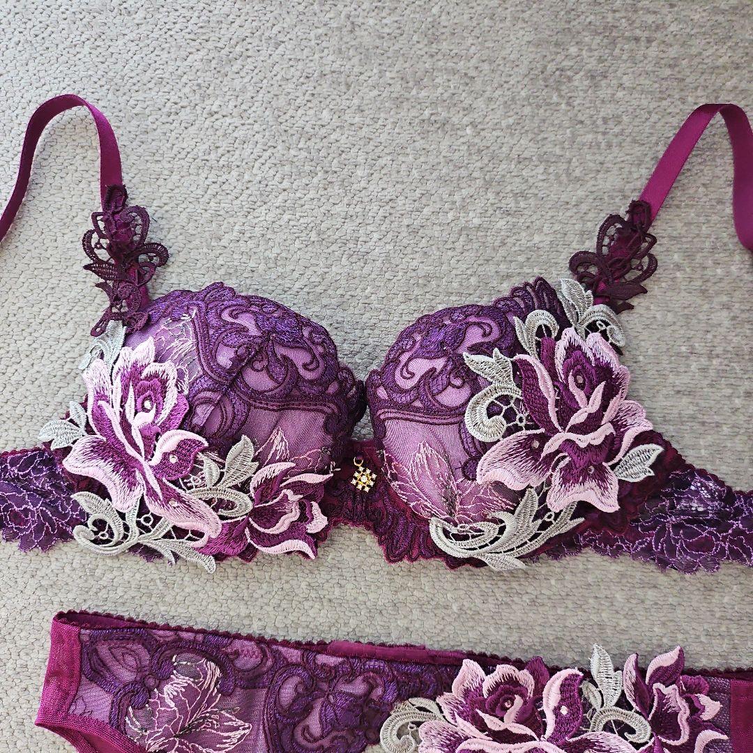 9/11大幅値下げ　サルート　82グループ　C65 ソング　ブラジャー　ガーター