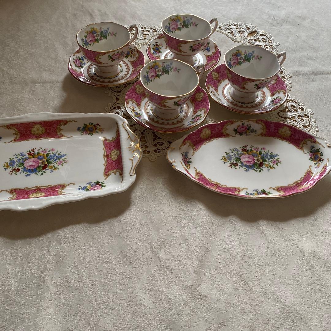 ロイヤルアルバートレディーカーライル カップ& ソーサーのセット