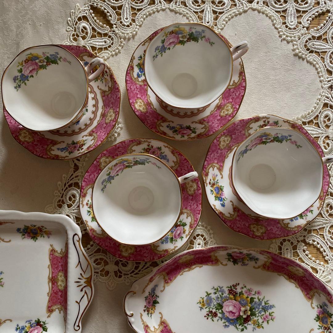 ロイヤルアルバートレディーカーライル カップ& ソーサーのセット