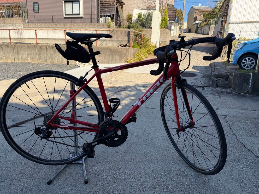 Trek レッド ロードバイク 700C サドルバッグ付き