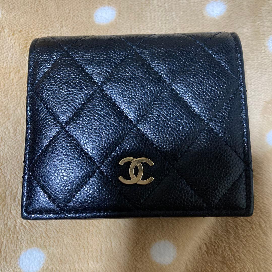 シャネルマトラッセ　クラシックスモールウォレット　二つ折り財布