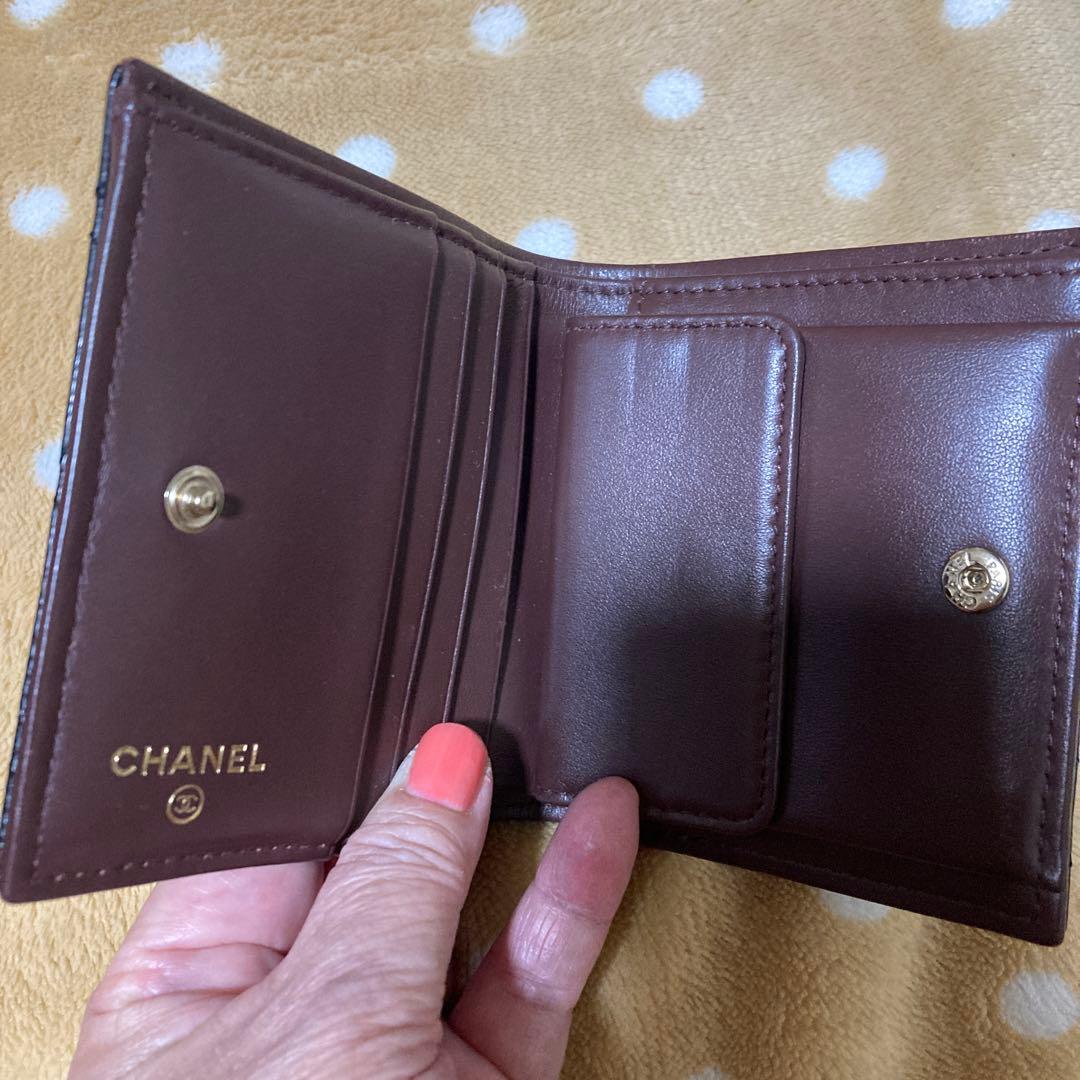 シャネルマトラッセ　クラシックスモールウォレット　二つ折り財布