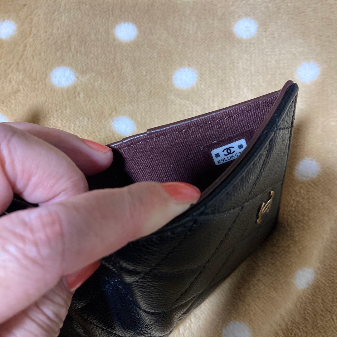 シャネルマトラッセ　クラシックスモールウォレット　二つ折り財布