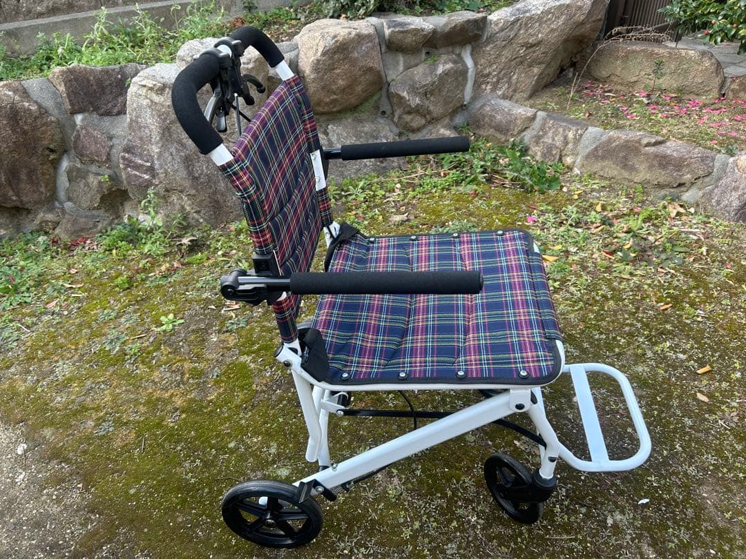 折りたたみ式　車椅子　キャリー付き　美品　折り畳み　軽量