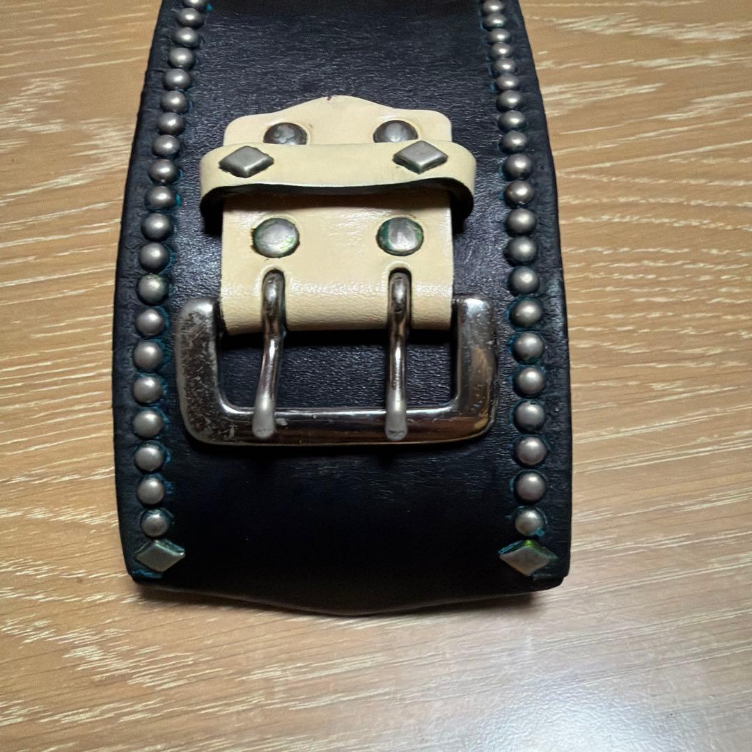 WOLF'S HEAD ウルフズヘッド70ミリ　スタッズ付き黒レザーバングル