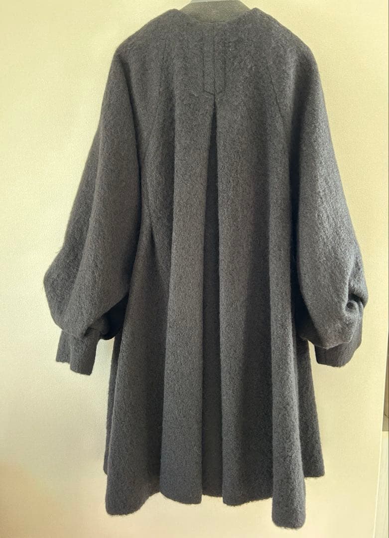 新品　＜EMMEL REFINES＞EM ノーカラーAラインシャギーコート