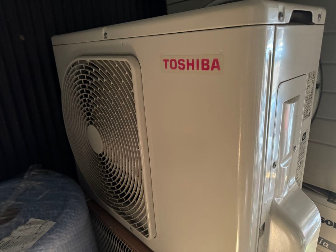 室外機も送料込 2022年製 6畳用 東芝 エアコン クーラー 2.2kw 22