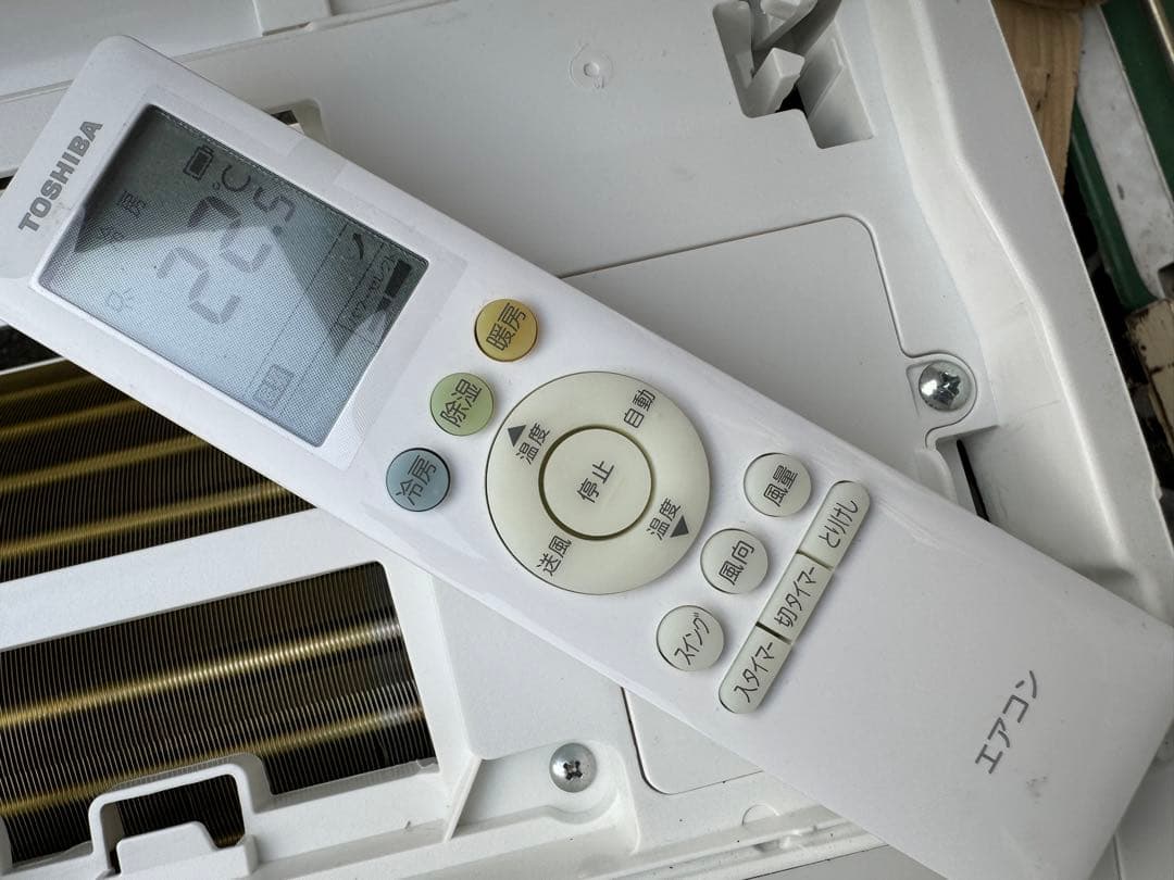 室外機も送料込 2022年製 6畳用 東芝 エアコン クーラー 2.2kw 22