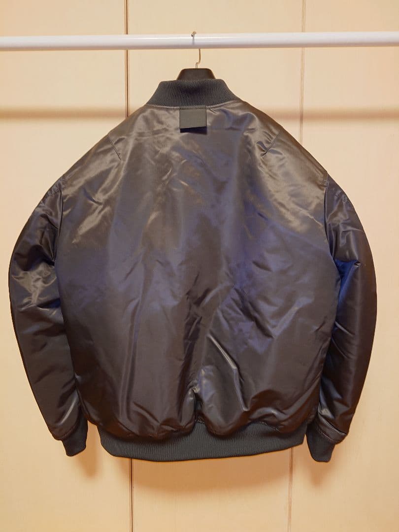 ユニクロ　+J復刻ハイブリッドダウンオーバーサイズMA1　XLサイズ グレイ