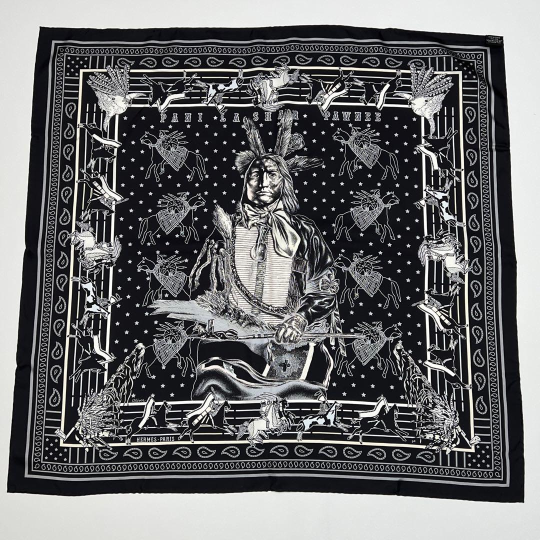 エルメス タグ付き スカーフ カレ90 パウニー族の首長 シルク ネイビー