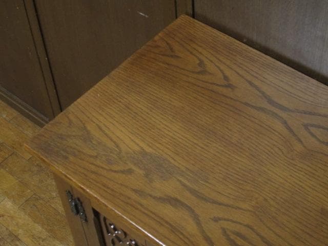 英国 クラシック サイドキャビネット 木彫刻 オーク サイドテーブル