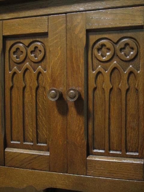 英国 クラシック サイドキャビネット 木彫刻 オーク サイドテーブル