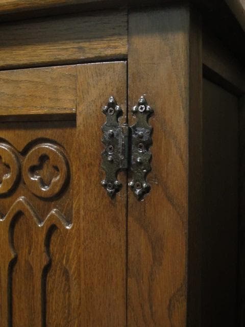 英国 クラシック サイドキャビネット 木彫刻 オーク サイドテーブル