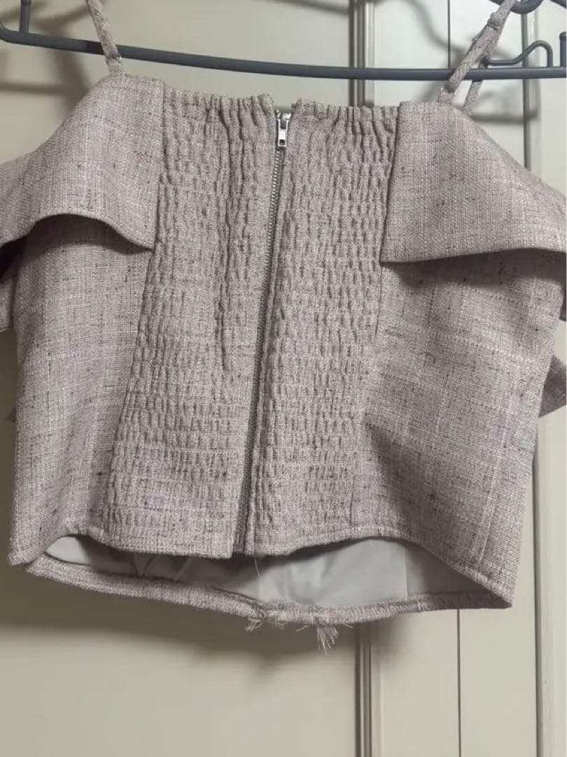 早い物勝ち！大谷映美里着用LIP SERVICEツイードリボンオフショルトップス