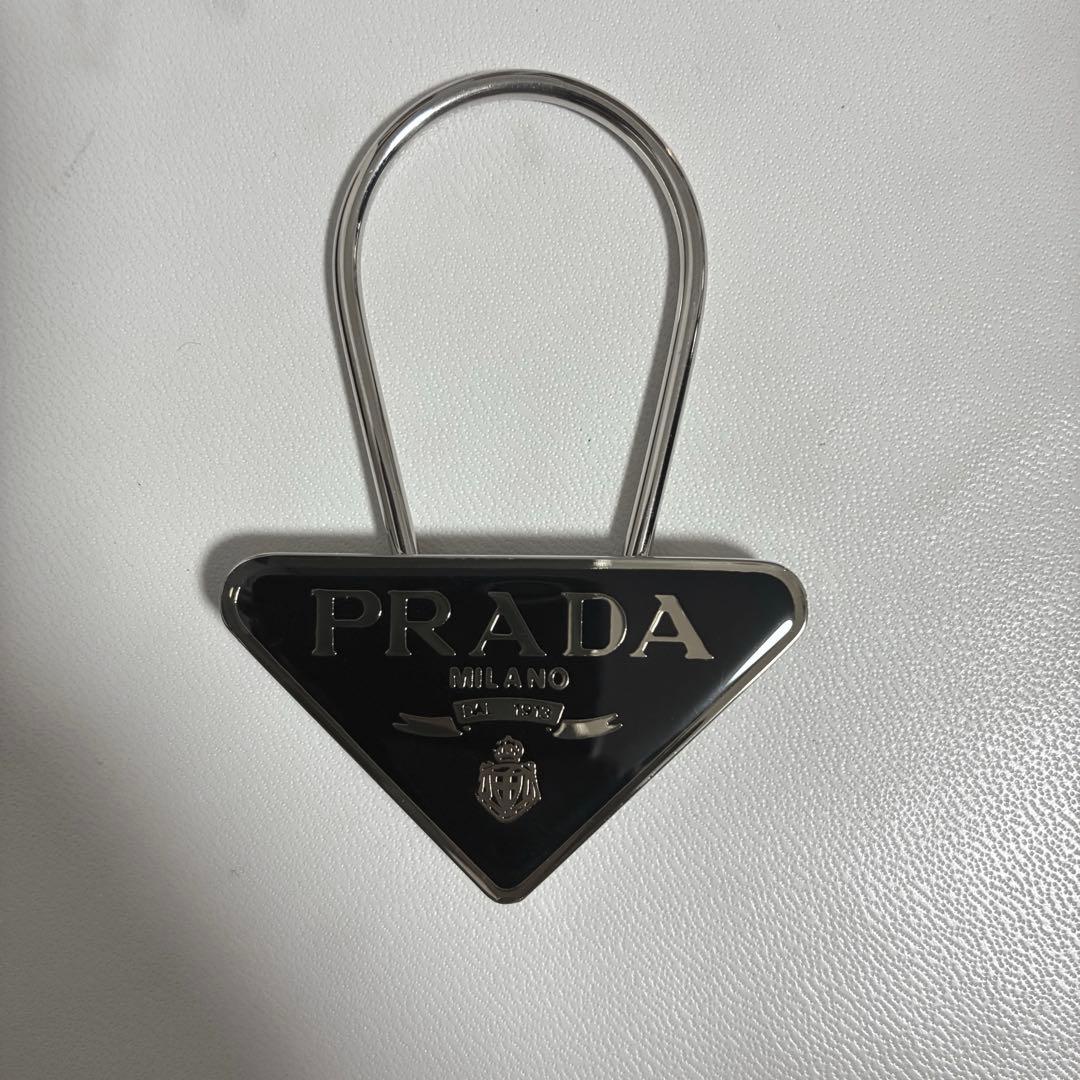 【証明書付き】PRADA ブラックメタルキーリング