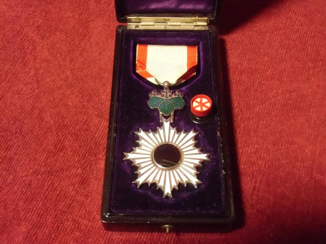 ●日本の勲章/徽章/日本軍＊ 昭和十六年＊勲六等単光旭日章（実物）