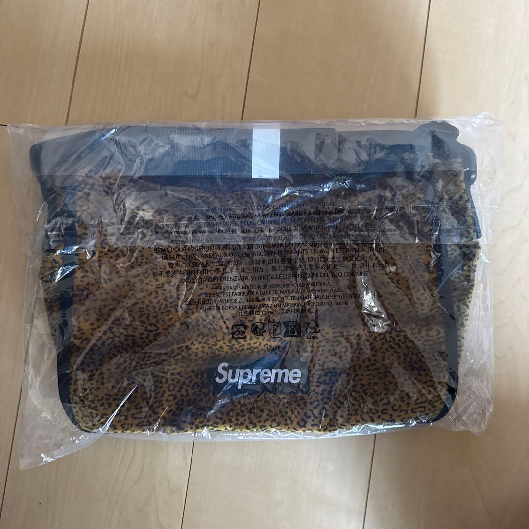 バッグ Supreme Velvet Small Messenger Bag
