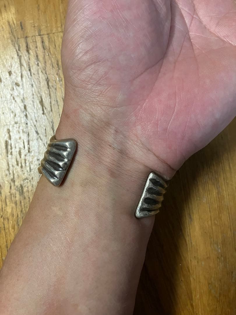 ヴ*ン様 ナバホ　サンドキャスト　バングル