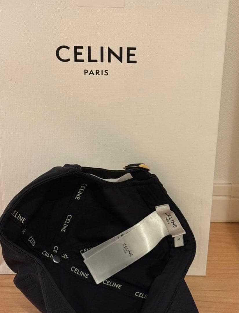 CELINE ブラック キャップ ロゴ入り　最終値引き（袋なし）