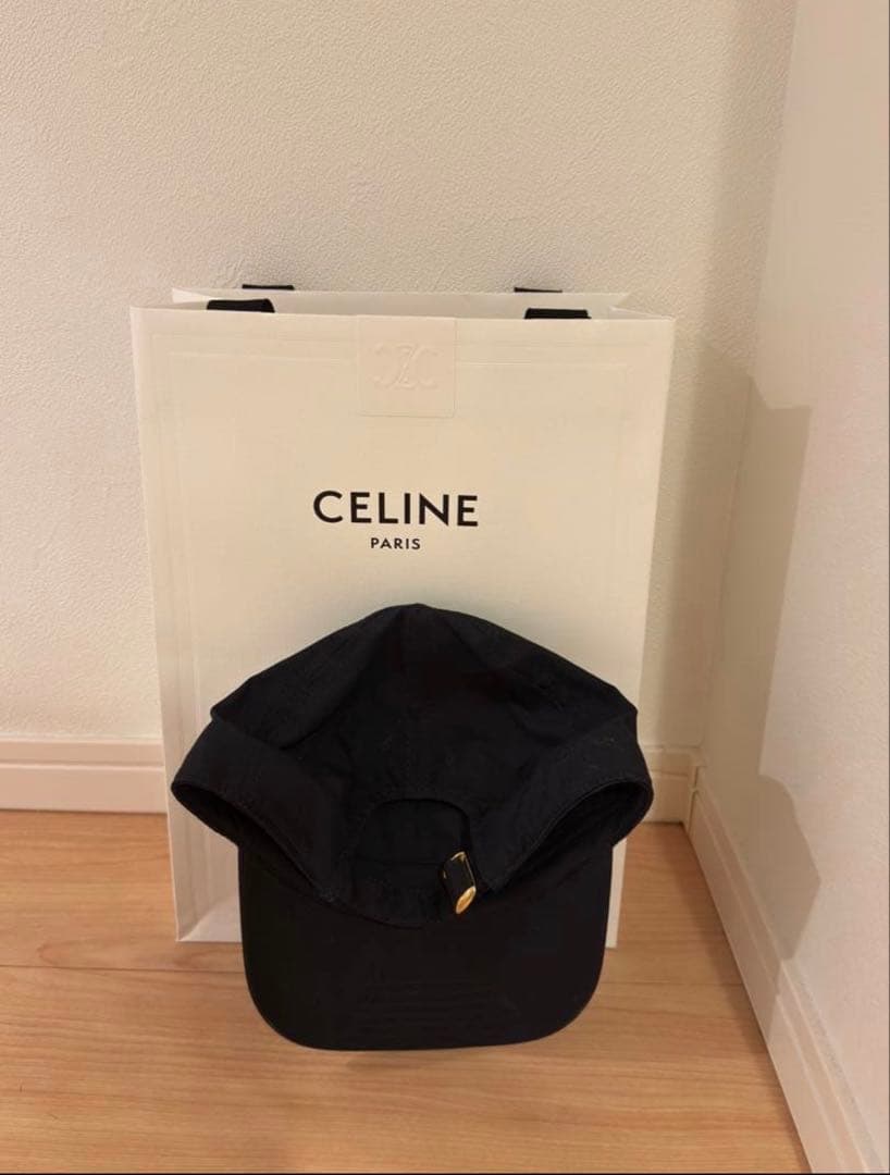 CELINE ブラック キャップ ロゴ入り　最終値引き（袋なし）