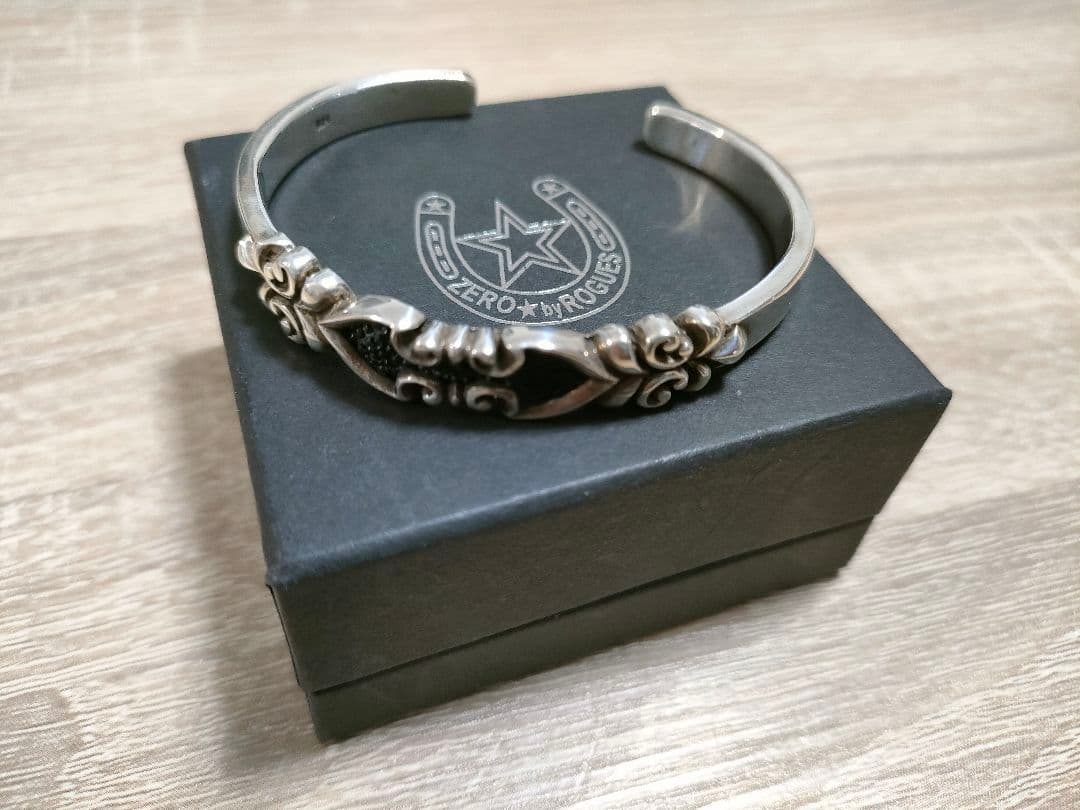 ZERO by ROGUES シルバー925 鮫革バングル