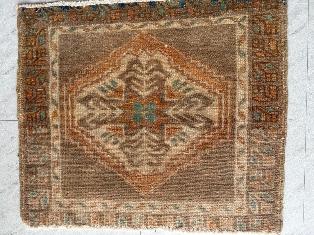 No.1 トルコヴィンテージラグ　52cm×45cm