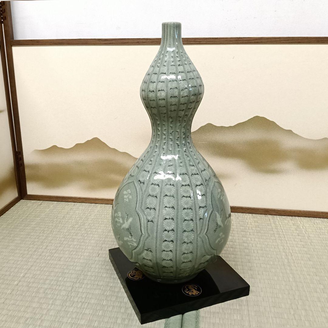 柳根瀅 海剛 高麗青磁 象嵌 鶴図 共箱 共布 敷板付 美品 AK65