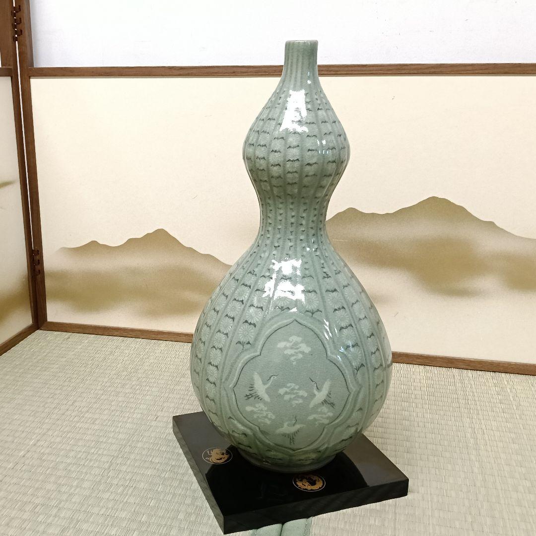 柳根瀅 海剛 高麗青磁 象嵌 鶴図 共箱 共布 敷板付 美品 AK65