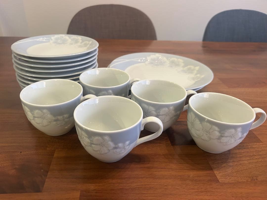 GIVENCHY 食器セット　花柄　カップ　プレート