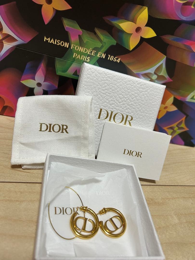Dior ゴールドフープピアス
