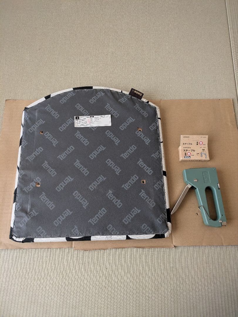 【天童木工】スタッキングチェア 2脚 座面張替 ハンドメイド 幾何学模様 黒