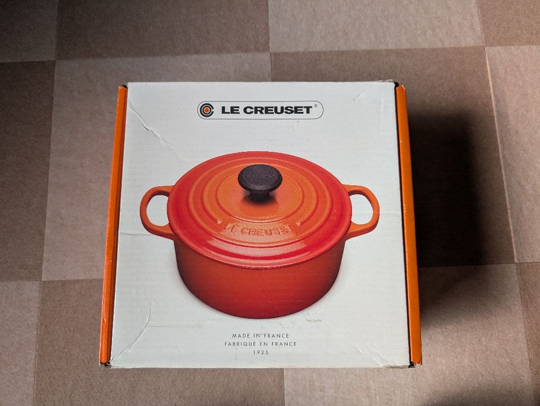 ル・クルーゼ　シグニチャー ココット・ロンド 22 cm チェリーレッド