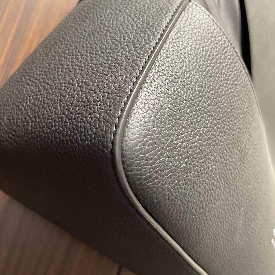 美品★FERRAGAMO フェラガモ　黒　通勤にA4可　 レザー トートバッグ