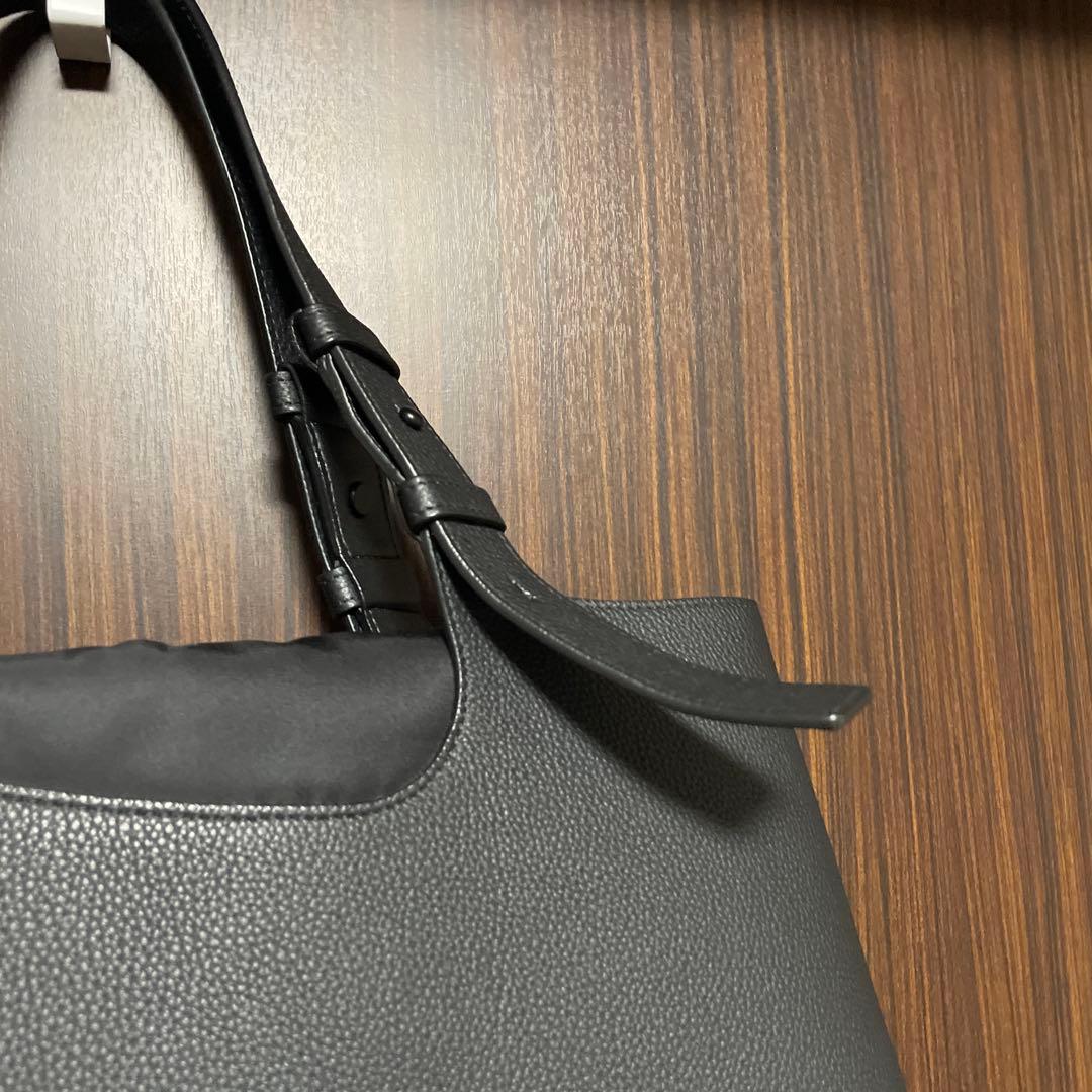 美品★FERRAGAMO フェラガモ　黒　通勤にA4可　 レザー トートバッグ