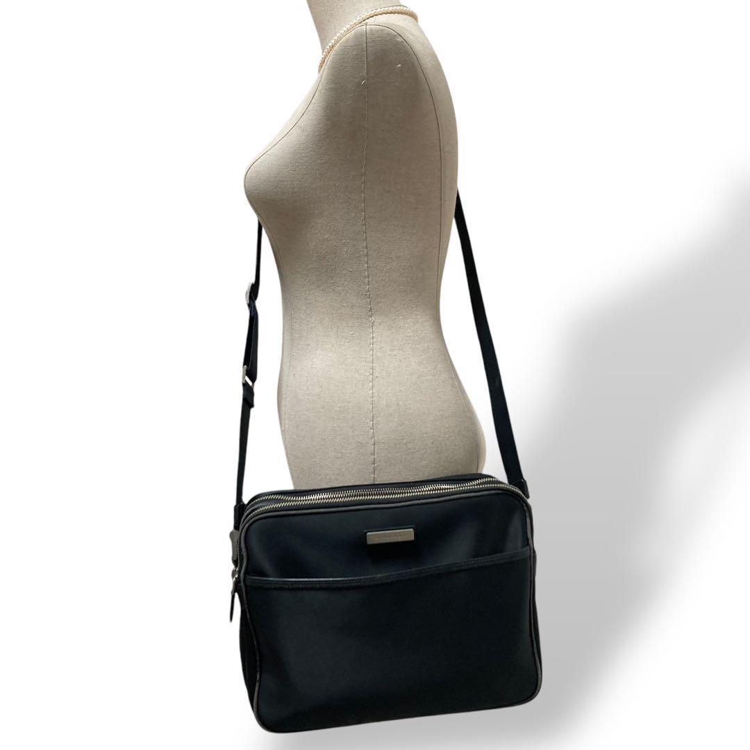 【良品】バーバリー　メッセンジャーバッグ　ショルダー　黒　ノバチェック　ナイロン