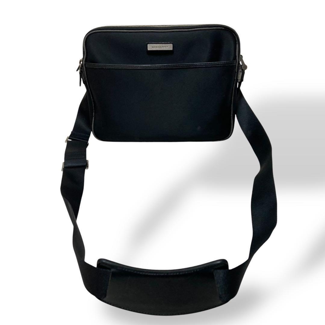 【良品】バーバリー　メッセンジャーバッグ　ショルダー　黒　ノバチェック　ナイロン