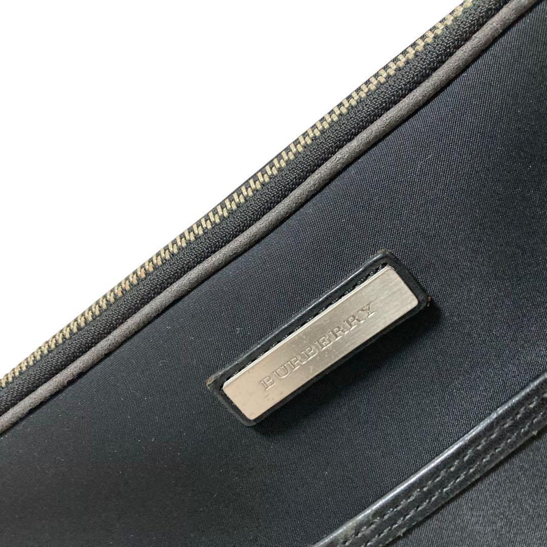【良品】バーバリー　メッセンジャーバッグ　ショルダー　黒　ノバチェック　ナイロン