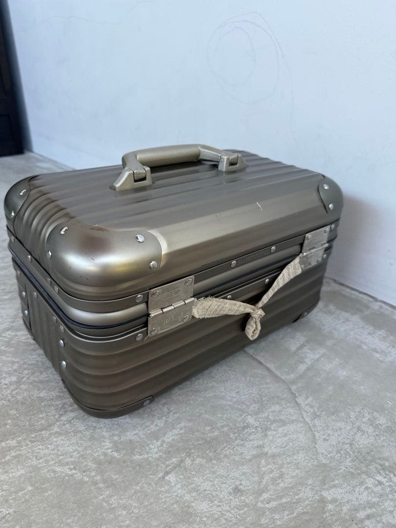 M*I様 リモワ トパーズ　チタニウム　ビューティケース rimowa