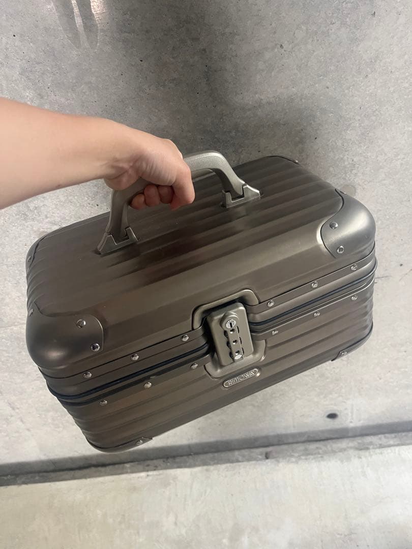 M*I様 リモワ トパーズ　チタニウム　ビューティケース rimowa