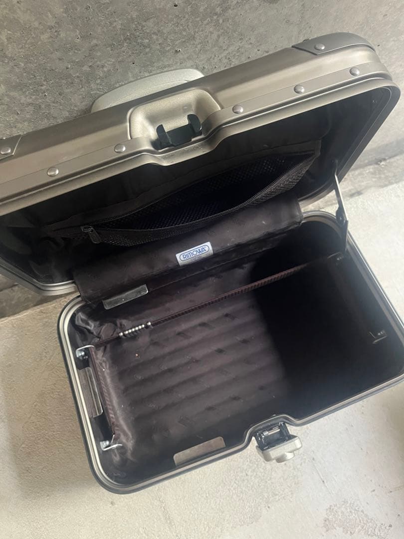 M*I様 リモワ トパーズ　チタニウム　ビューティケース rimowa
