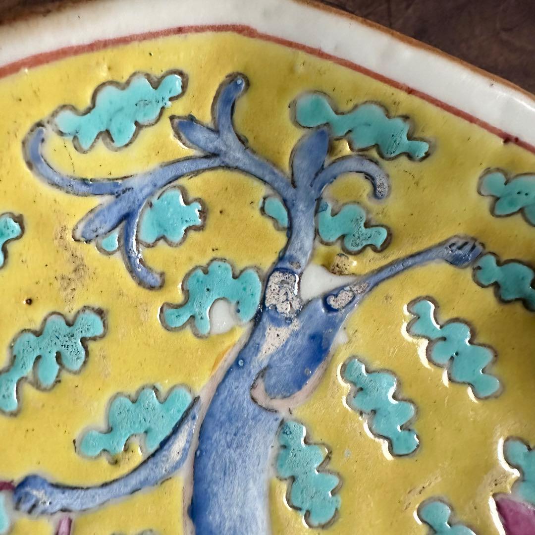 希少　縁起物　龍　官窯内造　清代　黄地粉彩　蟠龍紋　八稜足付盤　運気上昇龍の舞