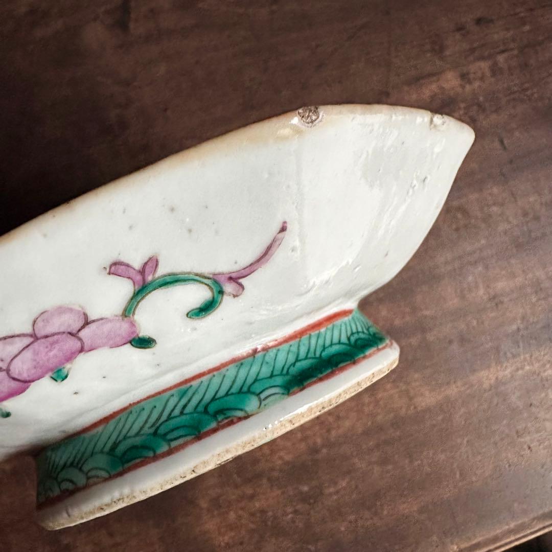 希少　縁起物　龍　官窯内造　清代　黄地粉彩　蟠龍紋　八稜足付盤　運気上昇龍の舞