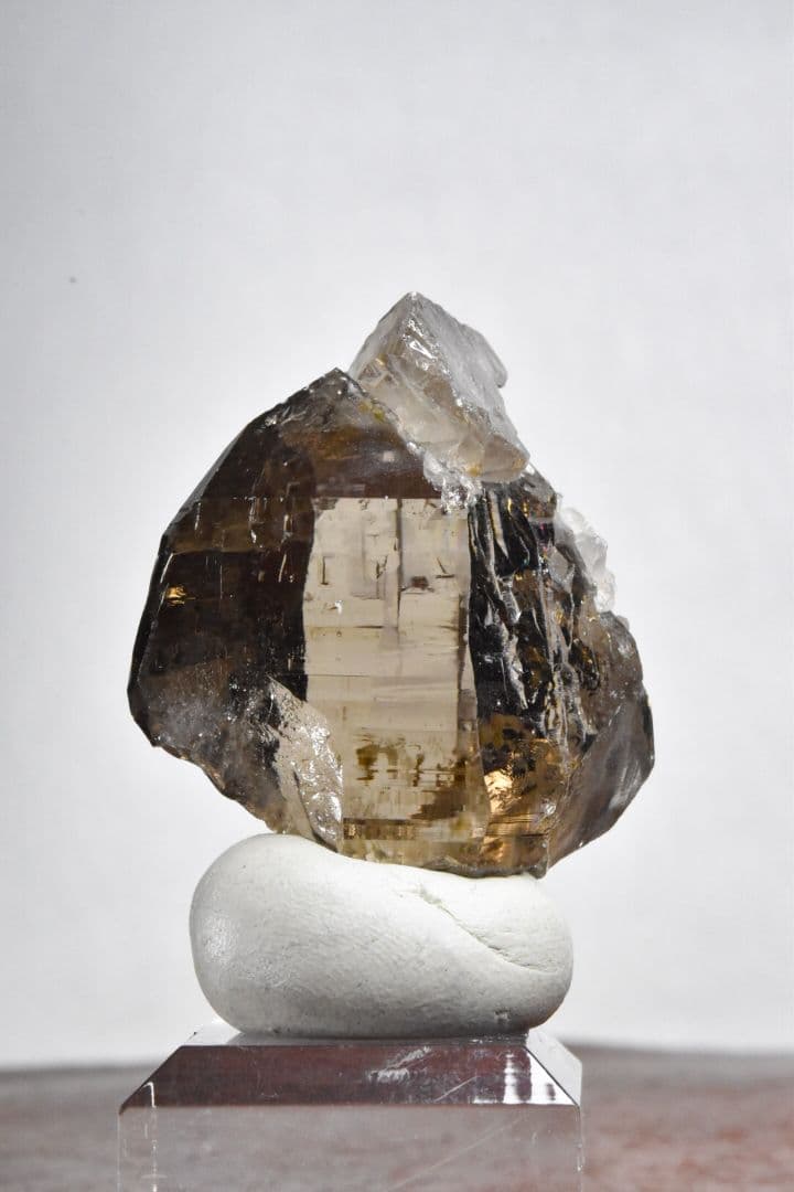 パキスタンスカルドゥHashupi産 スモーキークォーツ キャプストーン