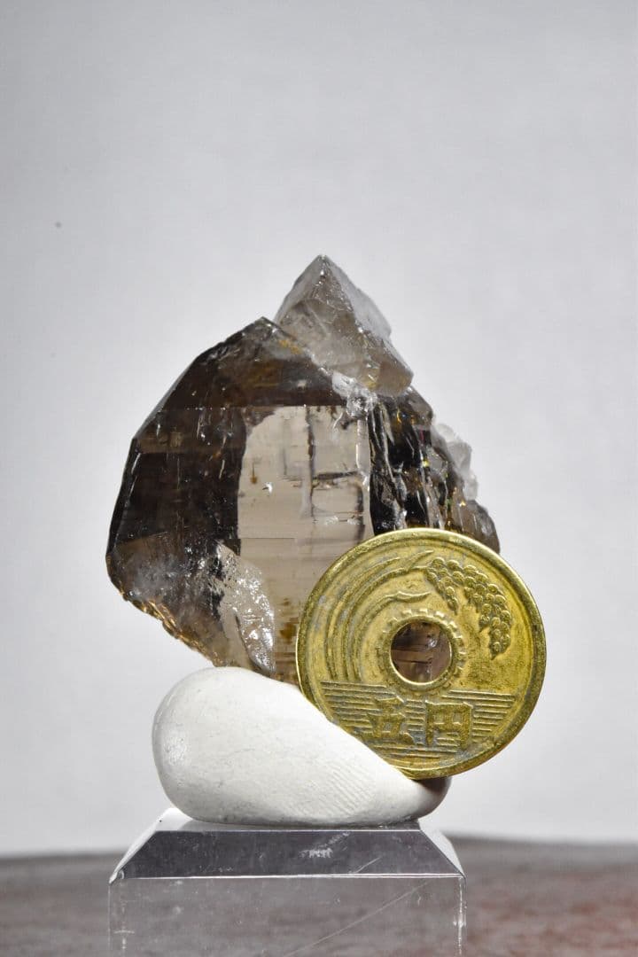 パキスタンスカルドゥHashupi産 スモーキークォーツ キャプストーン