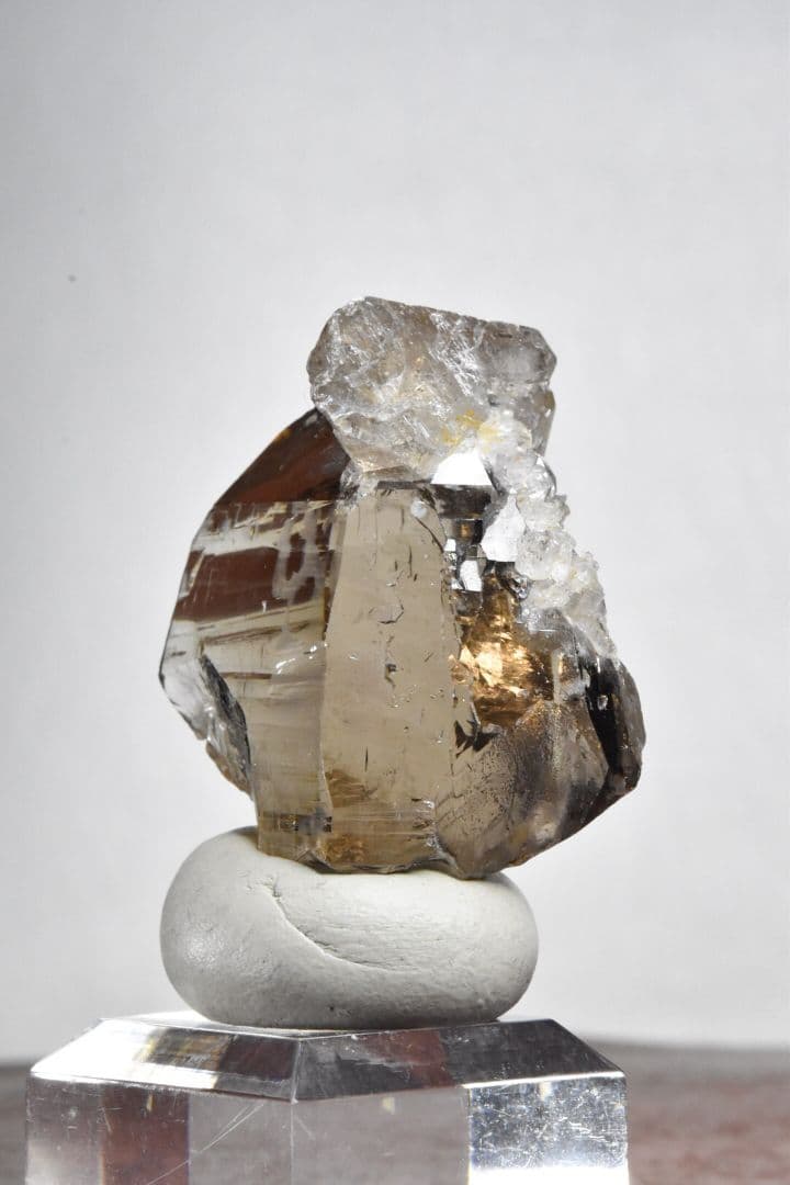 パキスタンスカルドゥHashupi産 スモーキークォーツ キャプストーン