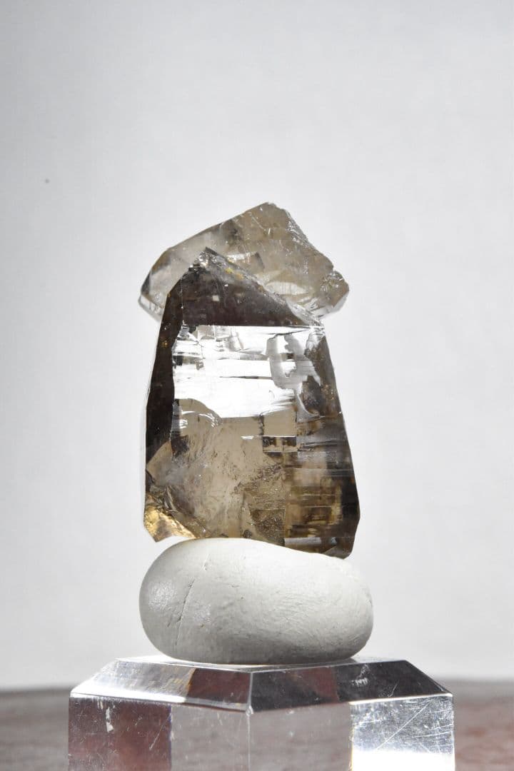 パキスタンスカルドゥHashupi産 スモーキークォーツ キャプストーン