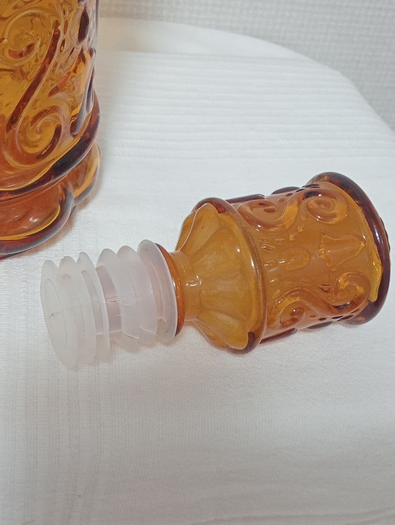 イタリア製アンティーク カラフェ 瓶 装飾的なアンバーガラスボトル 1960年代