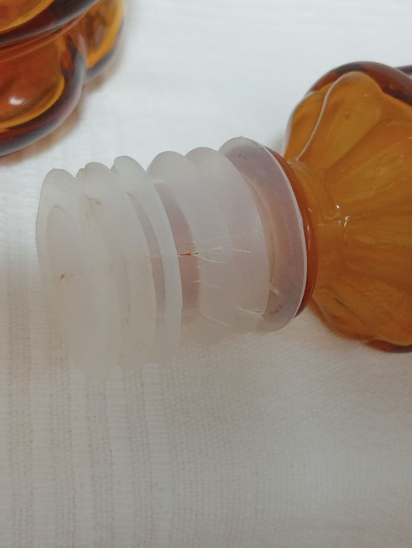 イタリア製アンティーク カラフェ 瓶 装飾的なアンバーガラスボトル 1960年代