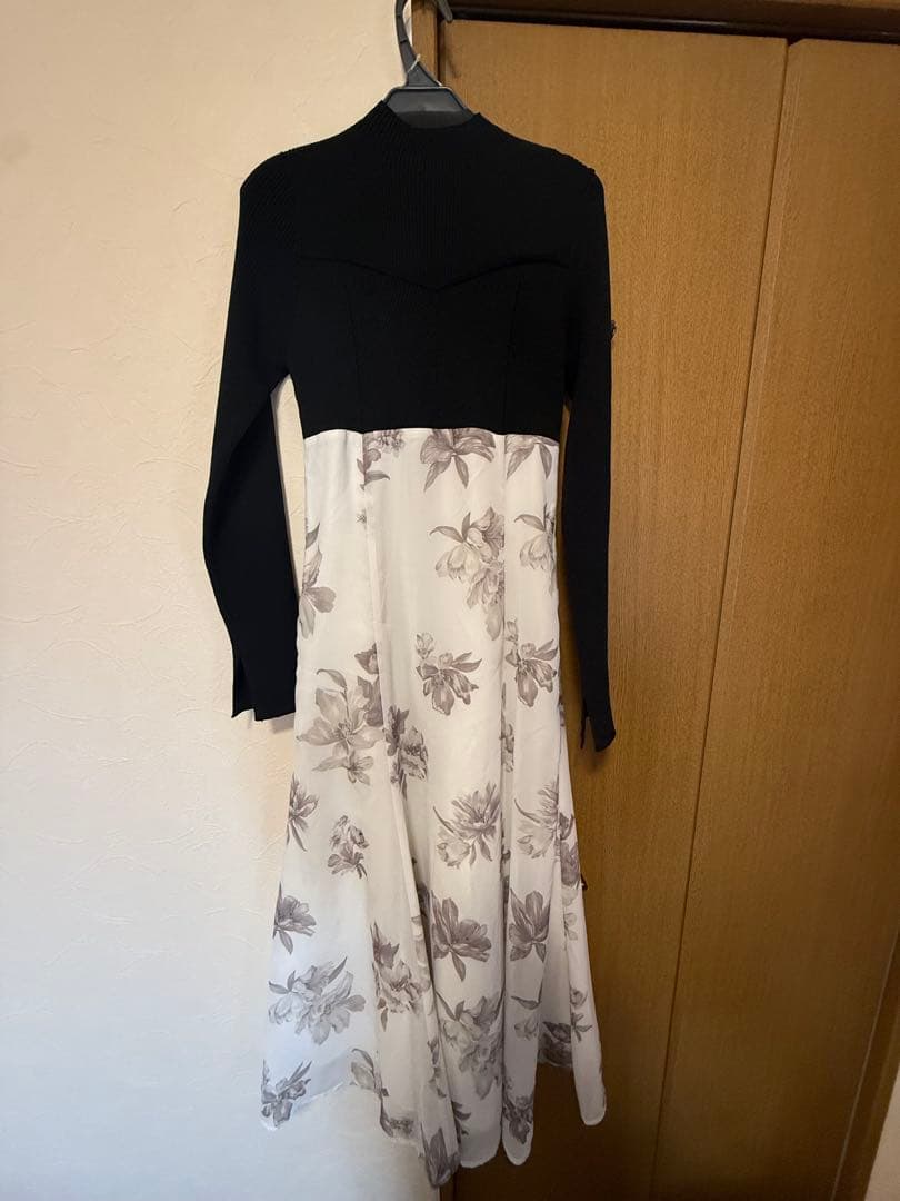 フラワードッキングロングスリーブワンピース