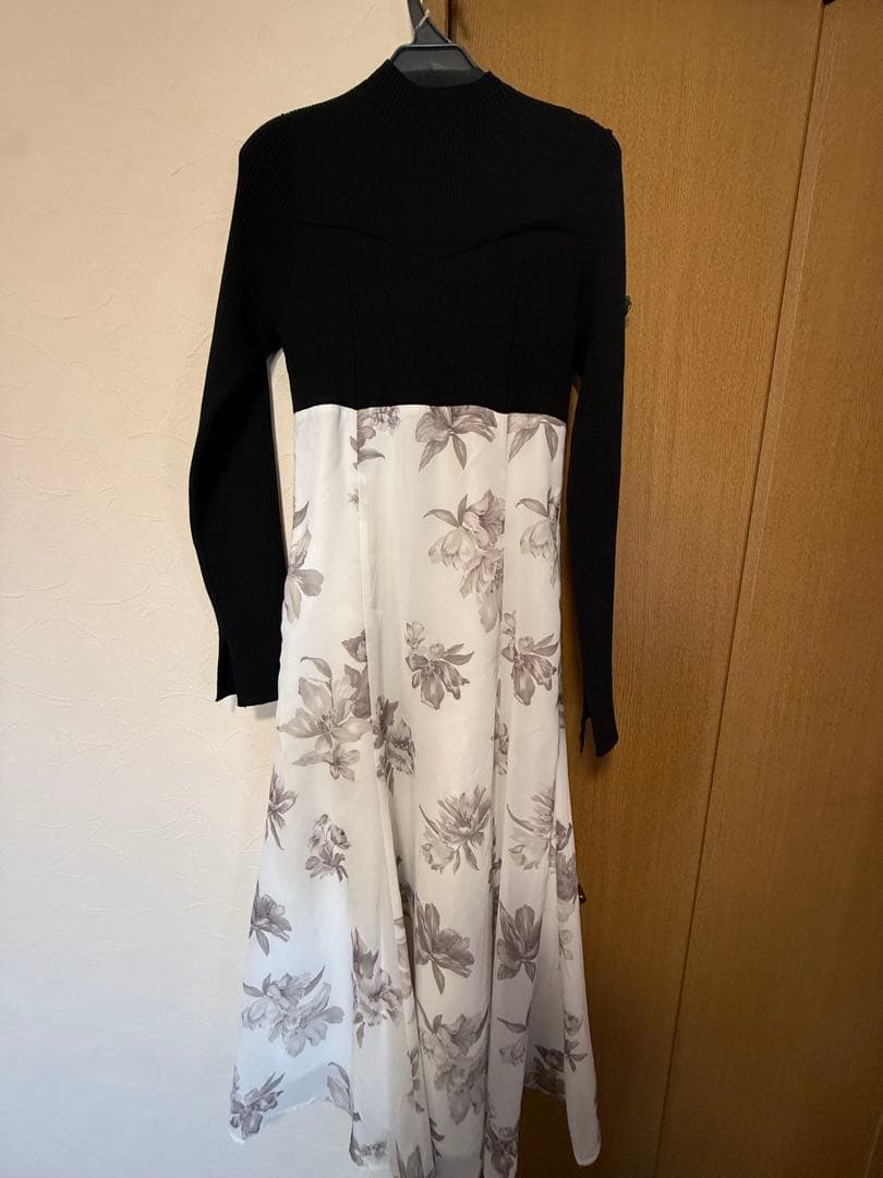 フラワードッキングロングスリーブワンピース